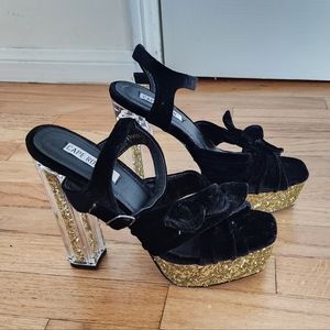 Cape Robbin Coralee Black Velvet Platforms with Gold Glitter 5" Heel size 7